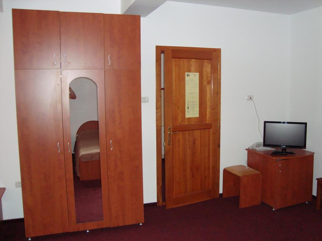 Hotel Lotus Arad Exterior foto