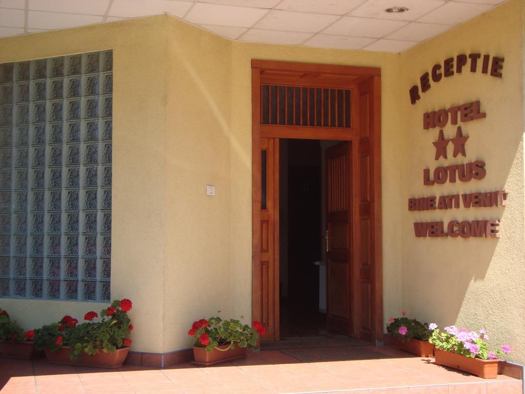 Hotel Lotus Arad Exterior foto